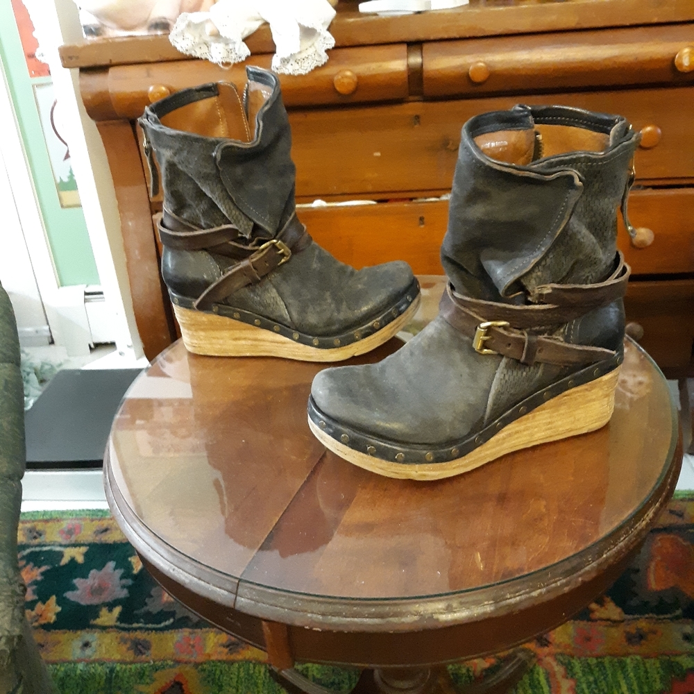 A.S. 98 leather ankle booties